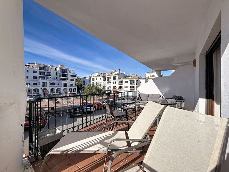 Apartment | Resale in La Duquesa in La Duquesa, Costa del Sol - Photo 3
