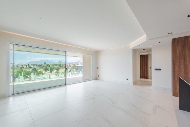 Apartment | Resale in Marbella in Marbella, Costa del Sol - Photo 2