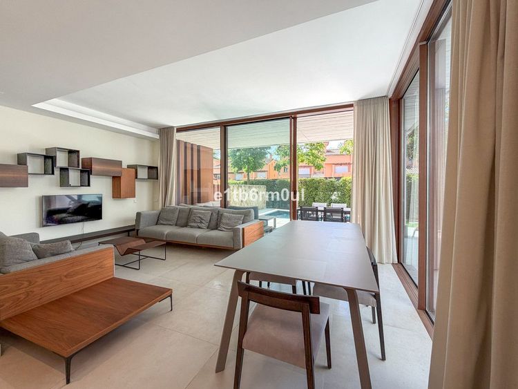 House | Resale in The Golden Mile in The Golden Mile, Costa del Sol - Photo 4