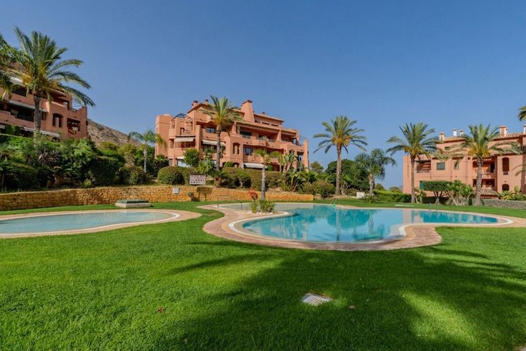 Apartment | Resale in Finestrat in Finestrat, Costa Blanca - Photo 2