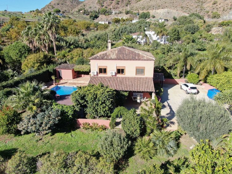 House | Resale in Estepona - Development photo 1