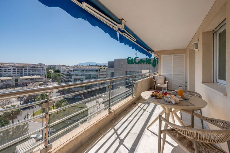 Apartment | Resale in Puerto Banús in Puerto Banús, Costa del Sol - Photo 3