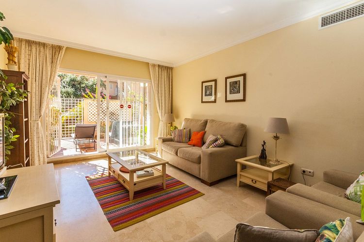 Apartment | Resale in Elviria in Elviria, Costa del Sol - Photo 3