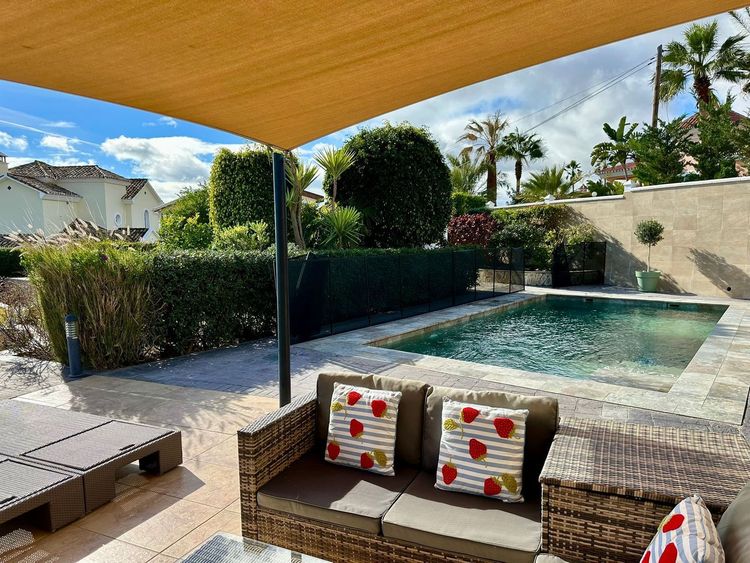 House | Resale in Estepona in Estepona, Costa del Sol - Photo 4