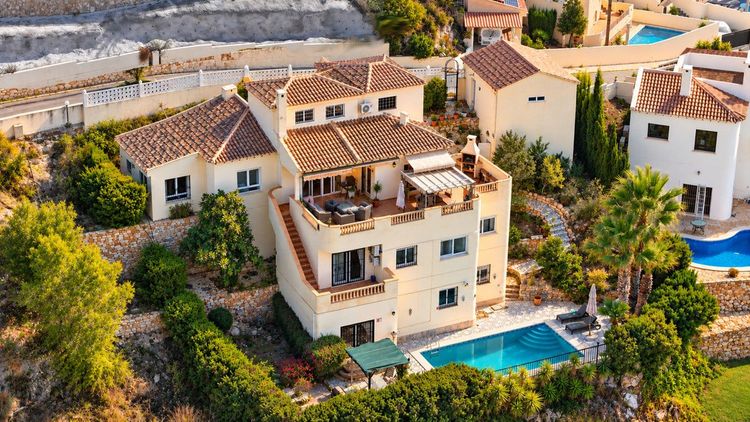 House | Resale in Villamartin in Villamartin, Costa Blanca - Photo 2