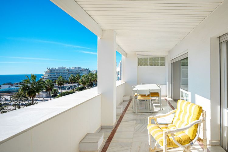 Apartment | Resale in Marbella in Marbella, Costa del Sol - Photo 2