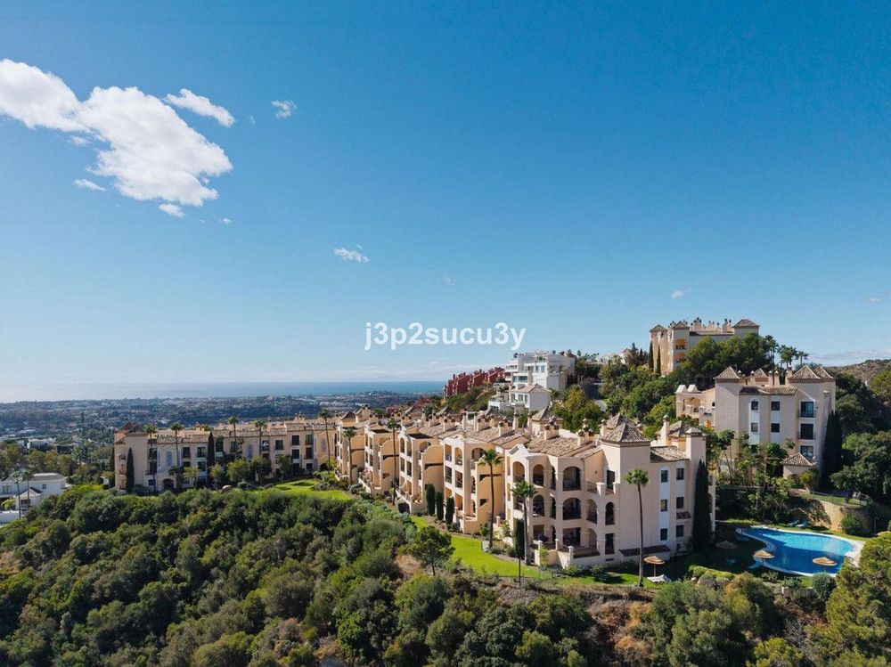 Apartment | Resale in La Quinta in La Quinta, Costa del Sol - Main property photo