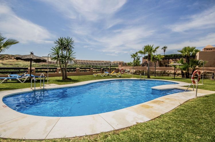 Apartment | Resale in La Duquesa in La Duquesa, Costa del Sol - Photo 5