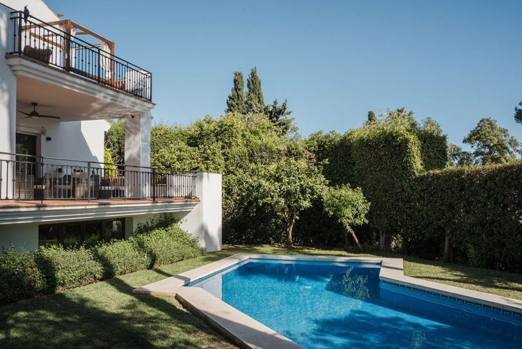 House | Resale in El Rosario in El Rosario, Costa del Sol - Photo 2