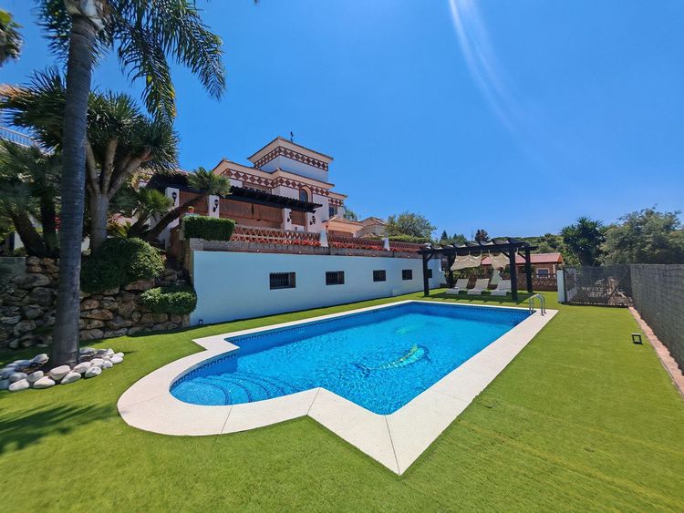 DetachedHouse in Elviria in Elviria, Marbella East, Costa del Sol - Photo 2