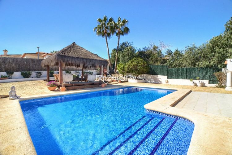 House | Resale in Javea in Javea, Costa Blanca - Photo 2