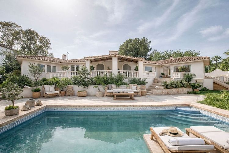 House | Resale in Los Almendros - Development photo 1