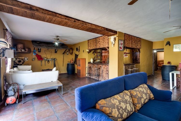 House | Resale in Monda in Monda, Costa del Sol - Photo 2