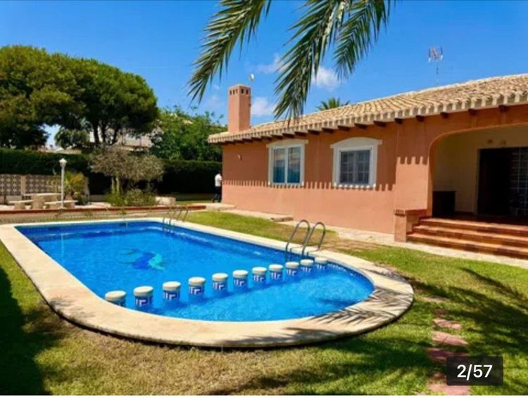 House | Resale in Cabo Roig in Cabo Roig, Costa Blanca - Photo 2