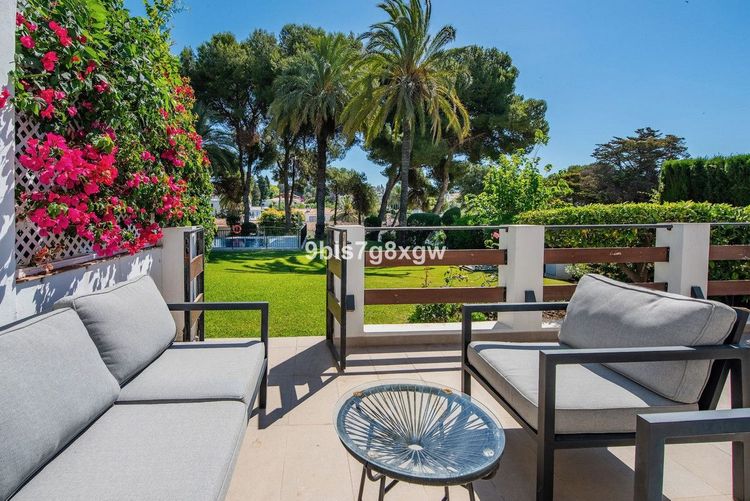 Apartment | Resale in Nueva Andalucía in Nueva Andalucía Others, Costa del Sol - Photo 5