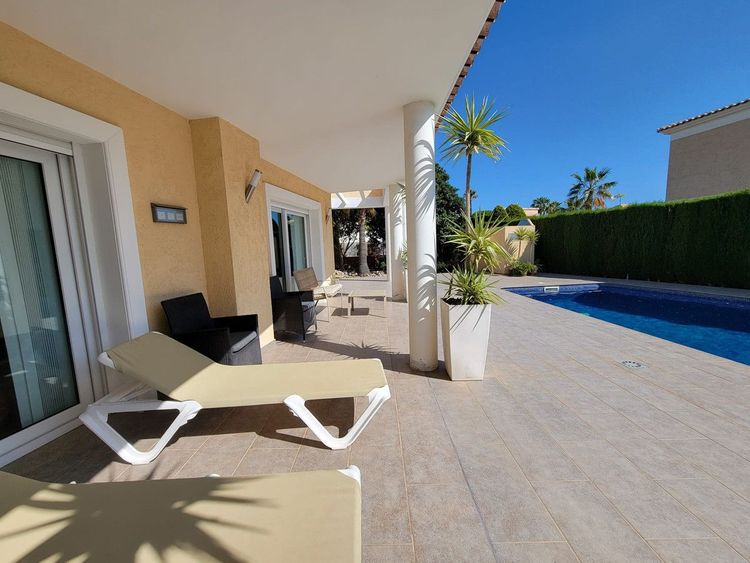 House | Resale in Calpe in Calpe, Costa Blanca - Photo 3
