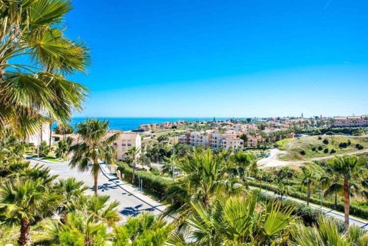 Apartment | Resale in Mijas Costa in Mijas Costa, Costa del Sol - Photo 2