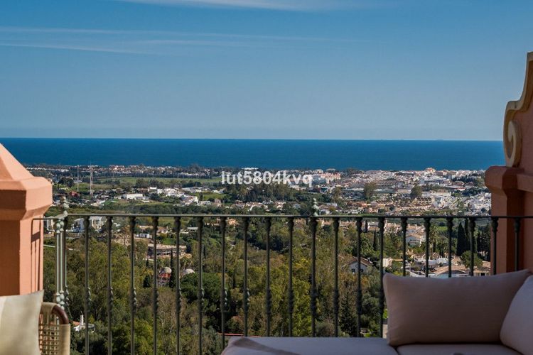 Apartment | Resale in La Quinta in La Quinta, Costa del Sol - Photo 4