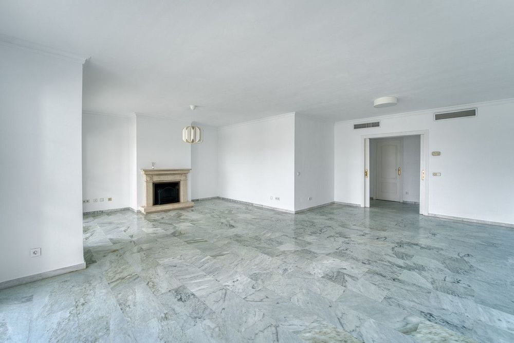 Penthouse | Resale in Guadalmina Baja in Guadalmina Baja, Costa del Sol - Main property photo