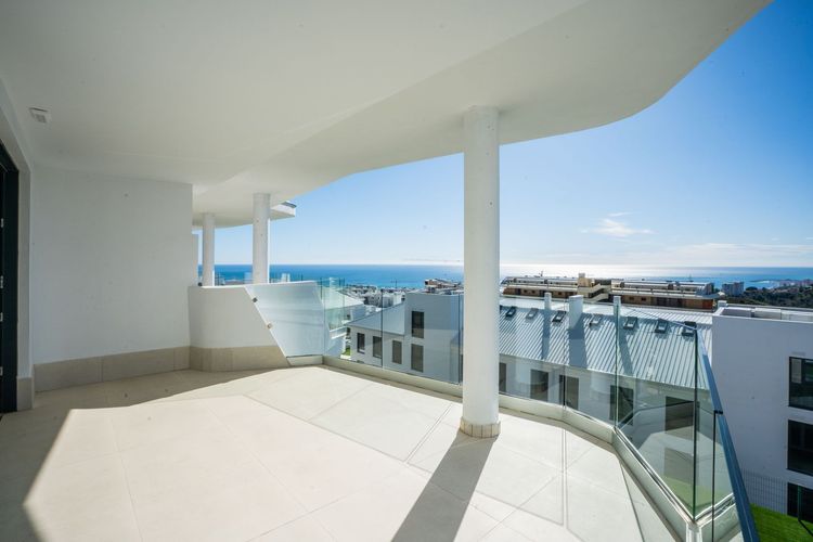 Apartment | Resale in Fuengirola in Fuengirola Others, Costa del Sol - Photo 3
