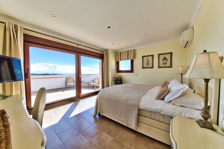 House | Resale in Moraira in Moraira, Costa Blanca - Photo 3