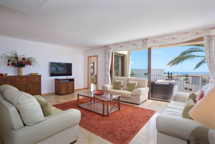 Apartment | Resale in Altos de los Monteros in Altos de los Monteros, Costa del Sol - Photo 3