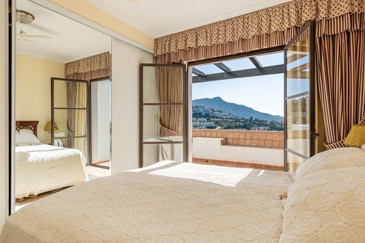 Apartment | Resale in Benahavís in Benahavís Others, Costa del Sol - Photo 5