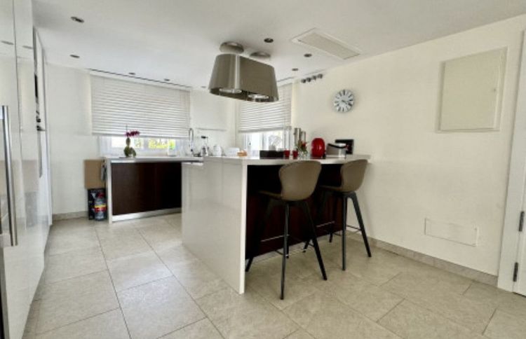 Penthouse | Resale in Estepona in Estepona, Costa del Sol - Photo 3