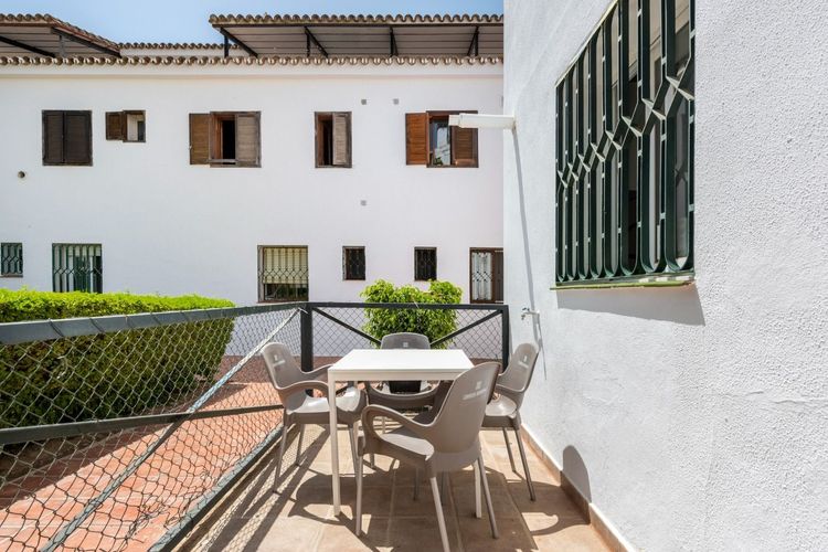 Apartment | Resale in Torremuelle in Torremuelle, Costa del Sol - Photo 2