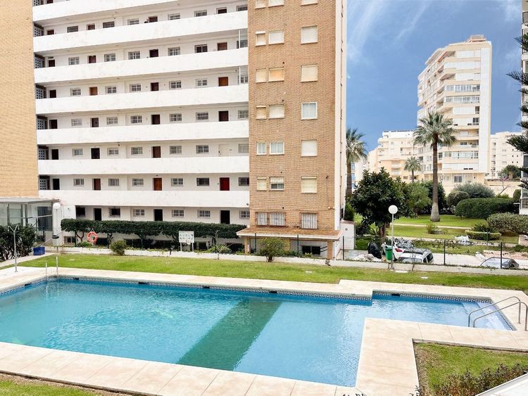 Apartment | Resale in Fuengirola in Fuengirola Others, Costa del Sol - Photo 2