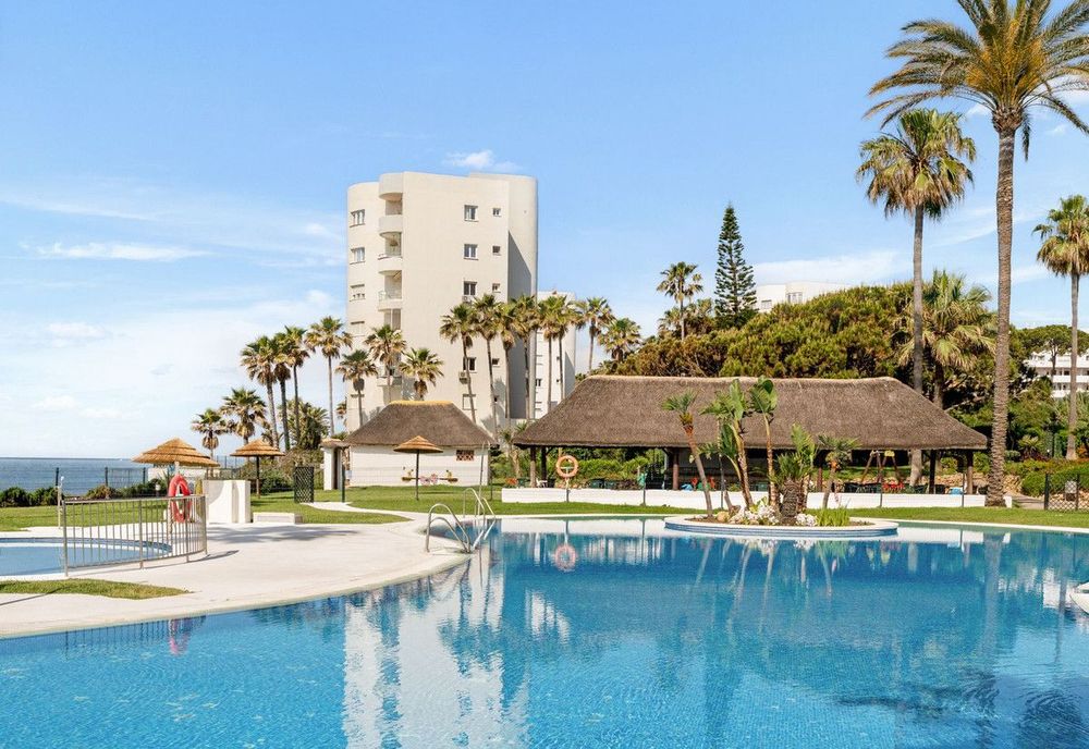 Apartment | Resale in Calahonda in Calahonda, Costa del Sol - Main property photo