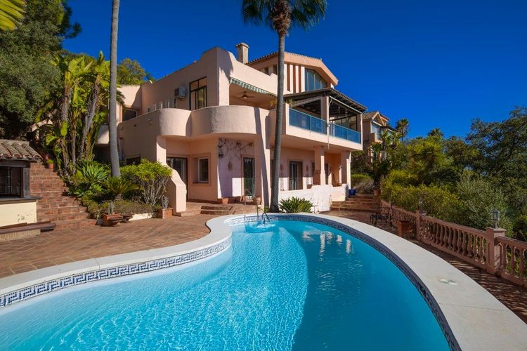 House | Resale in La Mairena in La Mairena, Costa del Sol - Photo 2