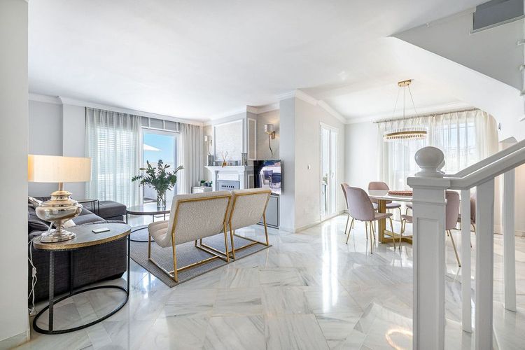 House | Resale in Nueva Andalucía in Nueva Andalucía Others, Costa del Sol - Photo 5