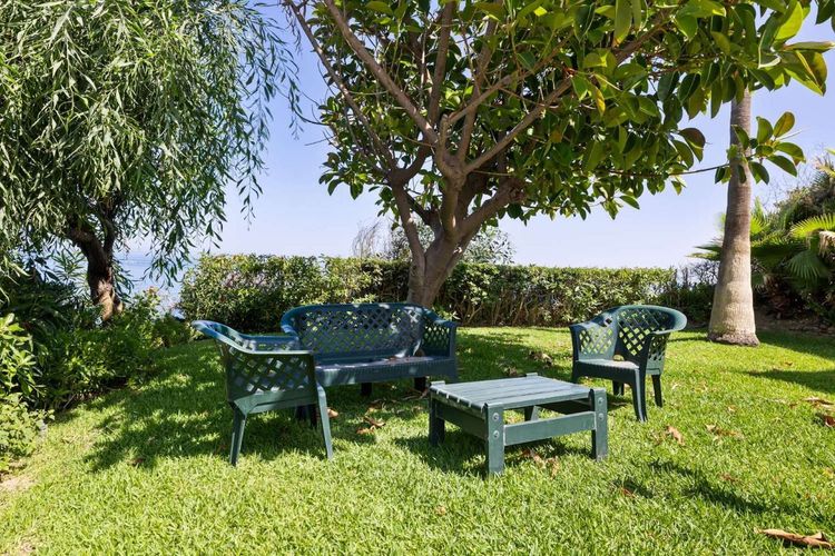 House | Resale in El Faro in El Faro, Costa del Sol - Photo 5