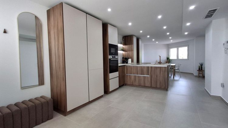 Apartment | Resale in Torrevieja in Torrevieja, Costa Blanca - Photo 2
