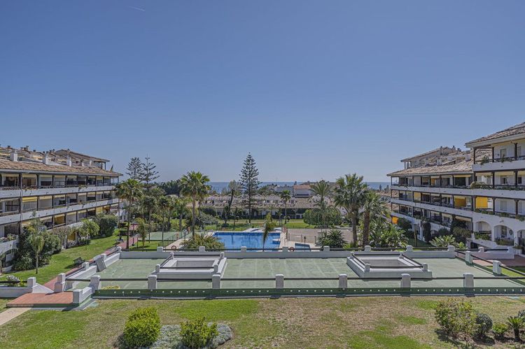 Apartment | Resale in The Golden Mile in The Golden Mile, Costa del Sol - Photo 3