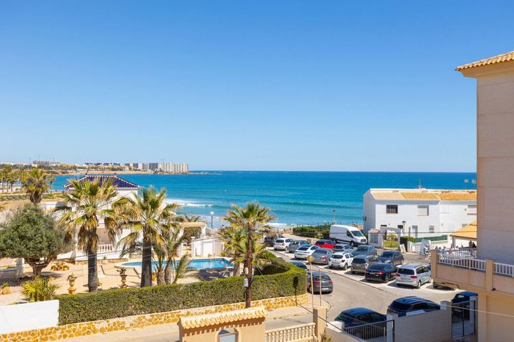 House | Resale in Playa Flamenca in Playa Flamenca, Costa Blanca - Photo 2