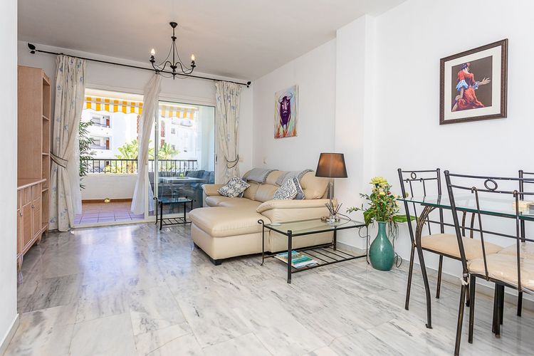 Apartment | Resale in Calahonda in Calahonda, Costa del Sol - Photo 2