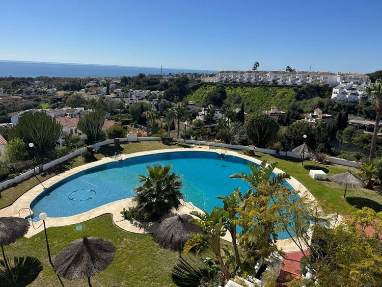 Apartment | Resale in Calahonda in Calahonda, Costa del Sol - Photo 4