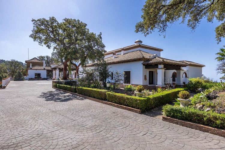 House | Resale in Marbella in Marbella Others, Costa del Sol - Photo 3