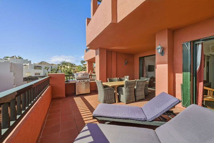 Apartment | Resale in Calahonda in Calahonda, Costa del Sol - Photo 4