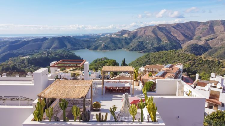 Penthouse | Resale in Istán - Development photo 1