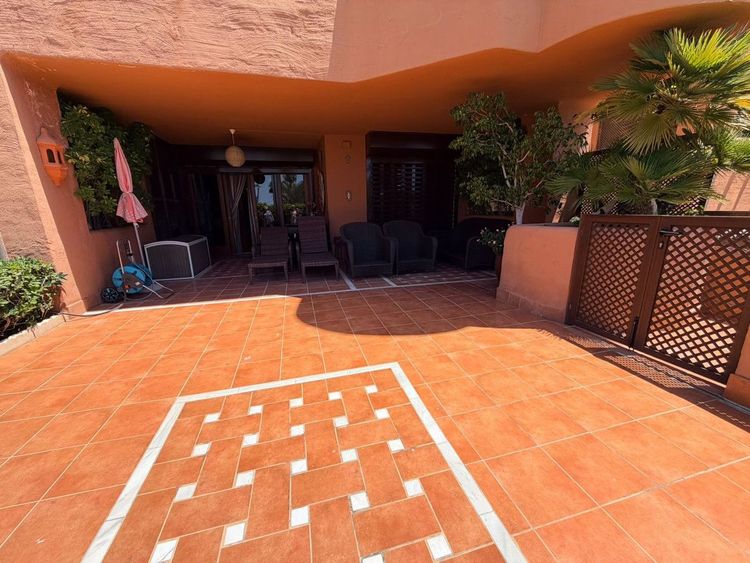 Apartment | Resale in New Golden Mile in New Golden Mile, Estepona East Others, Costa del Sol - Photo 2