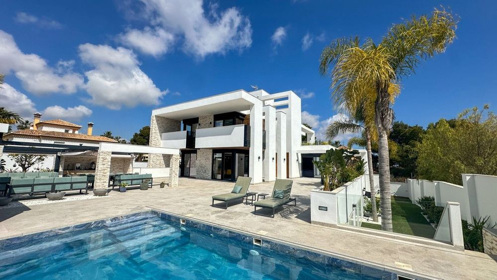 House | Resale in Villamartin in Villamartin, Costa Blanca - Main property photo
