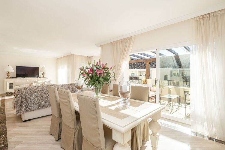 Penthouse | Resale in Elviria in Elviria, Costa del Sol - Photo 3