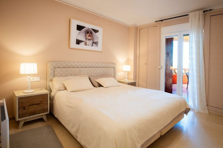 Apartment | Resale in Elviria in Elviria, Costa del Sol - Photo 4