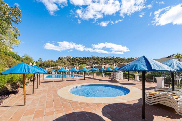Apartment | Resale in Los Arqueros in Los Arqueros, Los Arqueros-Puerto del Almendro, Costa del Sol - Photo 5