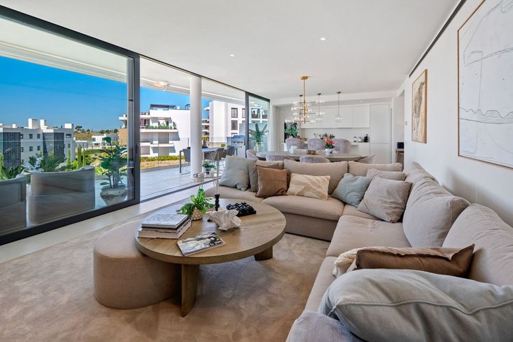 Apartment | Resale in Fuengirola in Fuengirola Others, Costa del Sol - Photo 3