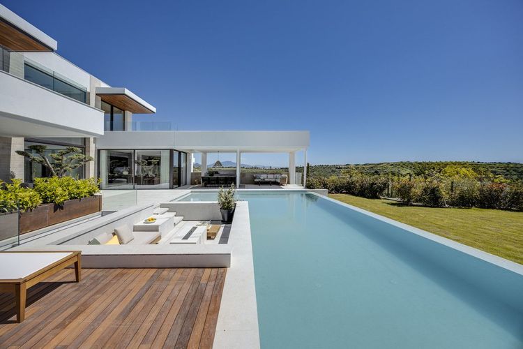 House | Resale in Casares in Casares Others, Costa del Sol - Photo 2