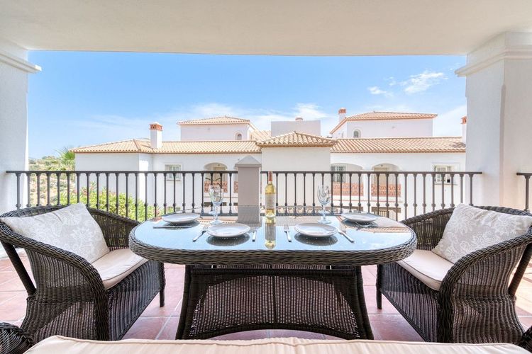 Apartment | Resale in Calahonda in Calahonda, Costa del Sol - Photo 4